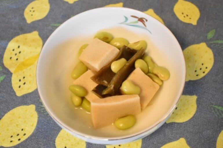 根昆布だしの青豆と高野豆腐の含め煮