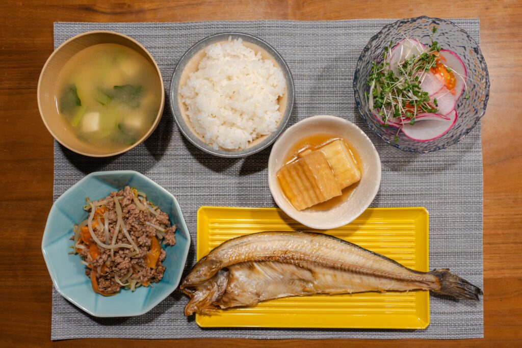 カロリーを抑える昼ごはんの選び方