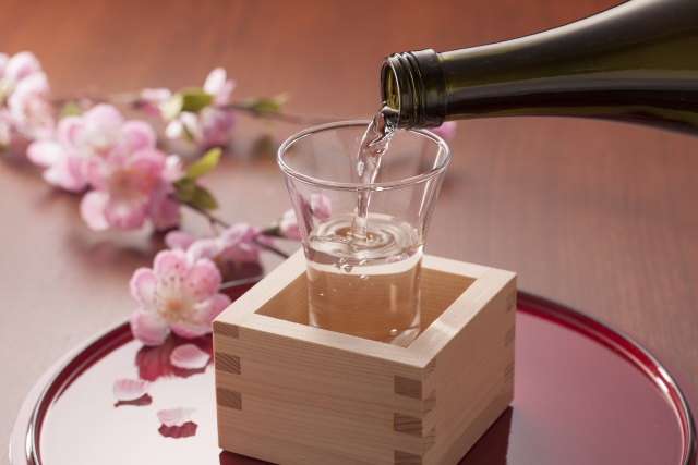 日本酒で太る？痩せる？噂の真相を徹底解剖