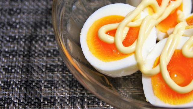 ゆで卵にマヨネーズをかけると太るのか